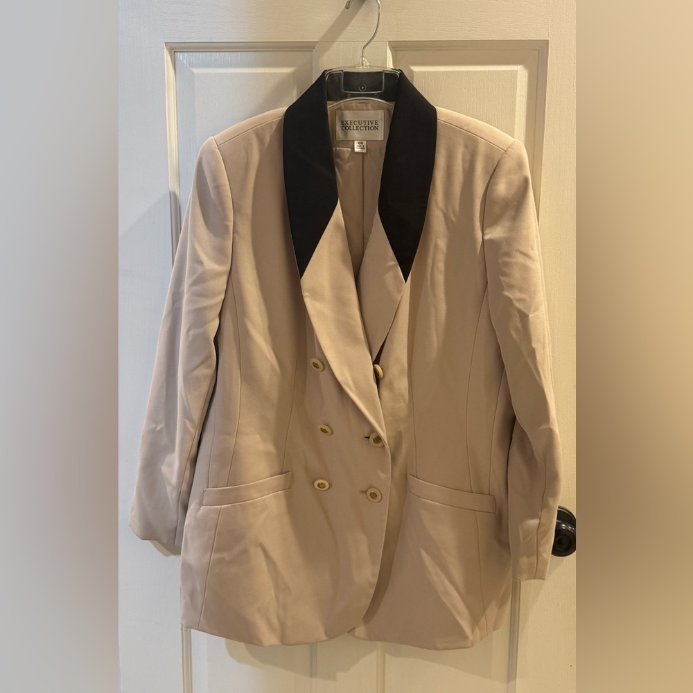 Vintage Women's Tan and Black Blazer and Skirt Set